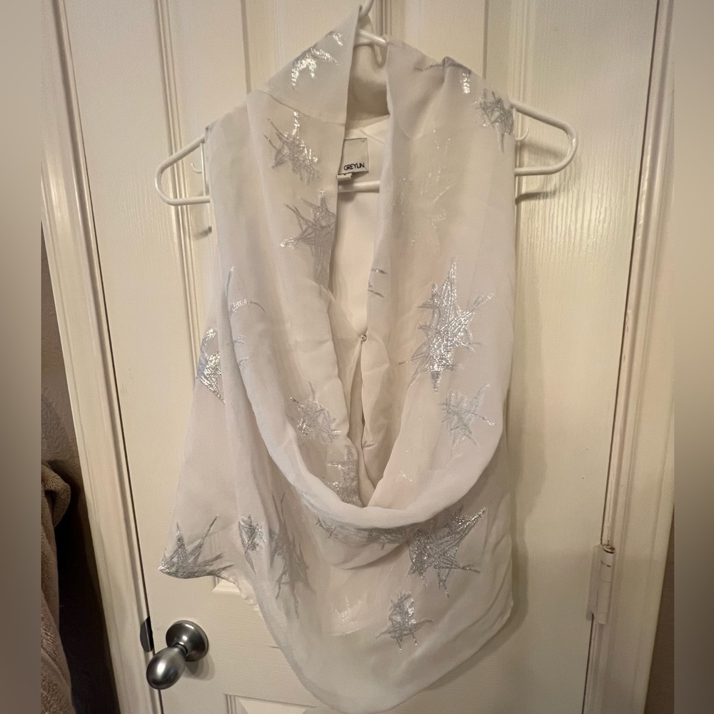 Gauzy Greylin size S silk top, white with silver embroidered